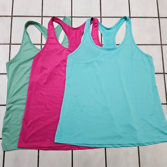 Set of 3 Workout Tanks Size Large Old Navy - Picture 1 of 5